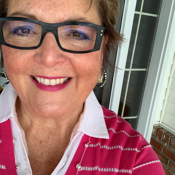 Meet your Posher, Vivien - Picture 1 of 1